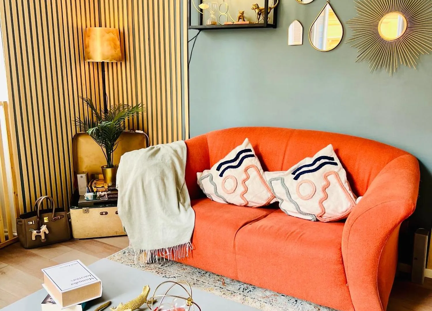 Quirinale Apartment In Rome contacts